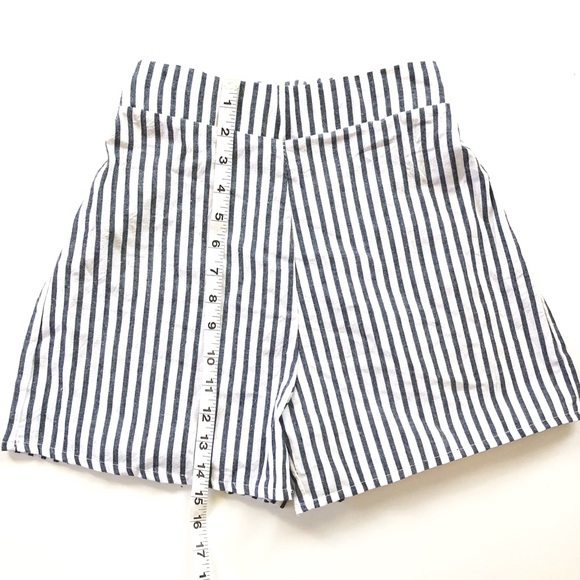 Short Set - Picture 3 of 3